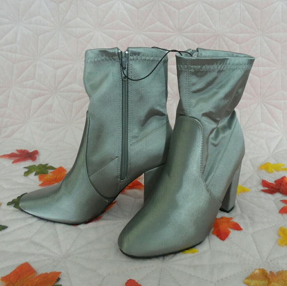 Rue21 Shoes - Nwt Metallic gray Sateen Sock booties